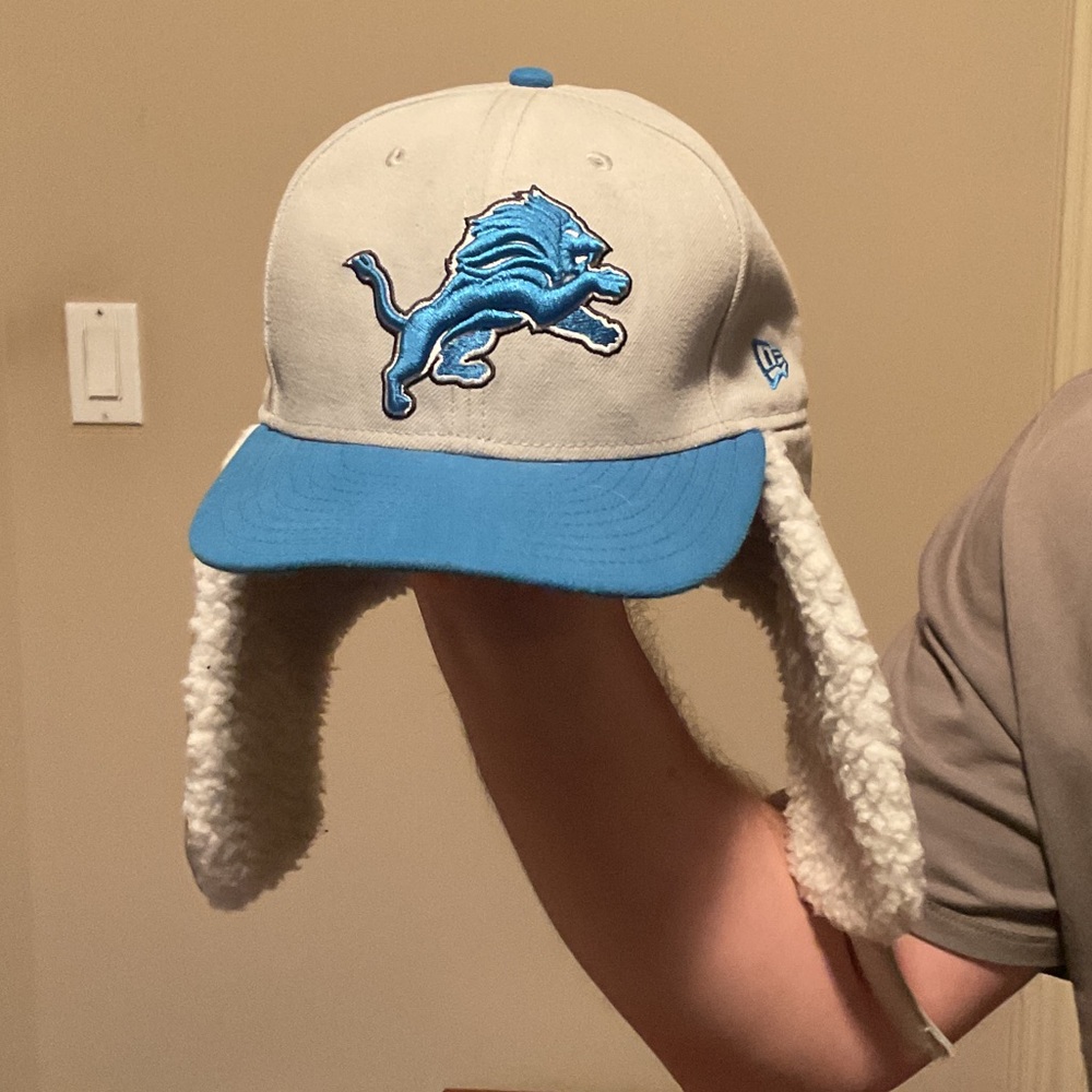 Extremely rare Detroit LIONS NEW ERA Trapper hat